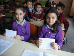 Öğrenciler, Annelerine Mektup Yazdı