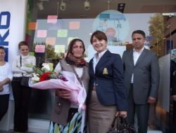 Yılın Annesine, Beyaz Eşya Mağazasından Bulaşık Makinesi