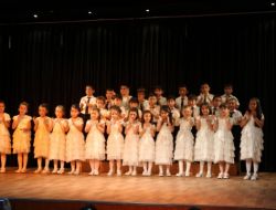 İzmir'de Öğrencilerin 'Okuma Bayramı' Beğenildi