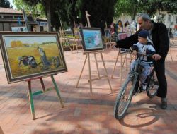 Mesleğini Renklendiren Hemşirelerin Sergisi