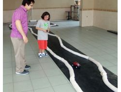 Alanya’da Öğrenciler Kumandalı Arabalarıyla Yarıştı