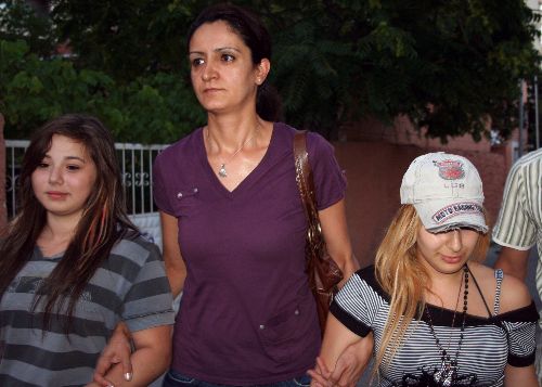 7 gündür kayıp olan Büşra ve Cansu İzmir'de bulundu