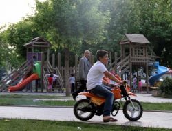 Diyarbakır Çocuk Parkında ‘çılgın Motosikletçi’ Korkusu