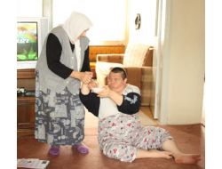 Doktorların 'Yaşamaz' Dediği Engelli Oğluna 37 Yıldır Annelik Yapıyor