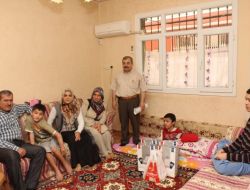 Kimse Yok Mu Derneği, Kendisini Engelli Çocuklarına Adayan Annenin Yanında