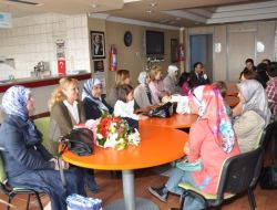 Eğitim-bir-sen'li Kadınlardan Şehit Ve Gazi Eşlerine Ziyaret