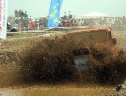 Samsun'da Yarışa Katılan Deli Kadir, Fazla Yüklenince Aracını Parçaladı