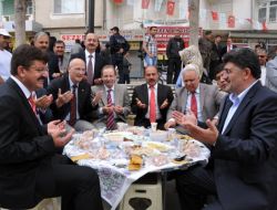 Yunus Emre Hoşgörü Sofrası, Dualarla Açıldı