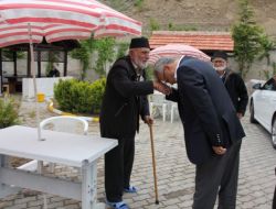 Çankırı Valisi Özcan, Huzurevini Ziyaret Etti