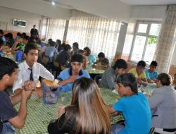 Siirt Valisi Çolak'ın Eşi, Anneler Günü'nde, Kimsesiz Çocukları Yalnız Bırakmadı