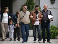 Hırsızlık Zanlısı Çift, Adliyeye 3 Yaşındaki Çocuklarıyla Gitti