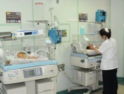 Hemşirelikten Çok Annelik Yapıyorlar