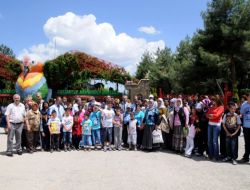 Engelli Çocuklar, Hayvanat Bahçesini Ziyaret Etti