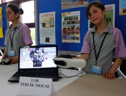 Öğrenciler, Döner Kaydıraçlı Yangın Merdiveni Ve Terlik Maus Yaptı