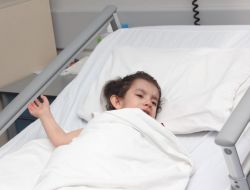 İlknur, Karnına Yapışık İkizinden Ayrıldı