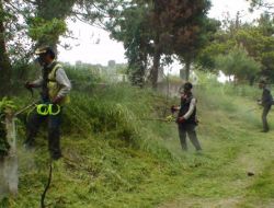 Kartepe'deki Eşme Mezarlığı'nda Temizlik Çalışması