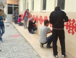 Resim Kursu Öğrencileri İlçeyi Rengarenk Boyadı