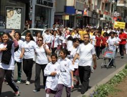 Diyarbakır’da "Gençlik Yürüyüşü" Düzenlendi