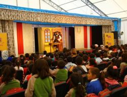 Depremzede Öğrencilere Tiyatro Gösterimi Sunuldu