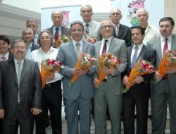 Bir Milyon Karanfille Çiçekten Saat Kulesi Yapılacak