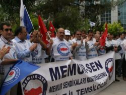 Memur-sen Üyeleri Hükümetin Zam Teklifini Protesto Etti