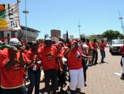 Güney Afrika’da Ana Muhalefet Taraftarları İle Sendikacılar Birbirine Girdi