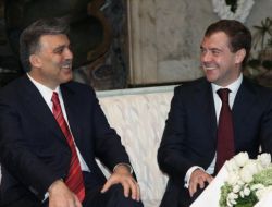 GÜL, Başbakanlığını Tebrik Etti!