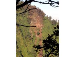 Endonezya’da Düşen Rus Uçağının Kara Kutusu Bulundu