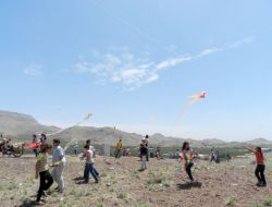 Yeşil Derik Okuma Salonu Uçurtma Şenliği Düzenlendi