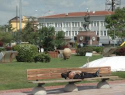 Sıcaktan Bunalan Vatandaşlar Parkları Doldurdu