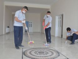 Açılışı Yapılacak Camiyi Belediye Ekipleri Temizliyor