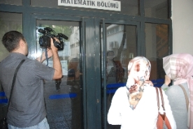 Profesör, başörtüsü nöbetinde!..