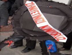 Diyarbakır'da Chp'ye Lastik Ayakkabılı Protesto