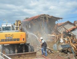 Osmangazi'de Kamulaştırılan Binalar Yıkılıyor