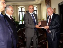 Osman Selahattin Osmanoğlu, Yakutiye Belediyesi'ni Ziyaret Etti