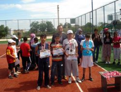 Çocukları Anneleri İçin Tenis Maçı Yaptı