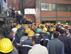 Maden İşçileri Kendilerini Ocağa Kapatarak Eylem Yaptı