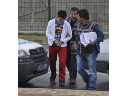 Hırsız, Çaldığı Silahla Polis Rolü Yaparken Kendini Ele Verdi