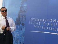 Medvedev’den Nükleer Savaş Uyarısı