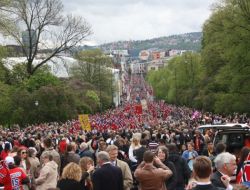 Bağımsızlık Gününde Yabancı Düşmanlığına Karşı Yürüdüler
