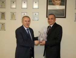 Vali Ata: İhale İle Yaptırdığımız Binalarda Sıkıntı Görürsek Engel Oluyoruz