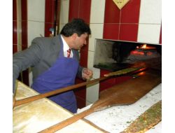 Fırıncı Küreğini Eline Alan Rektörler Cıvıklı Pişirdi