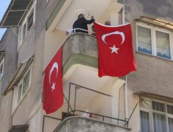 Şehidin Mahallesi Türk Bayraklarıyla Donatıldı