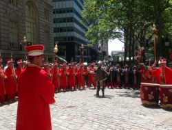 Türk Bayrağı göndere çekildi!