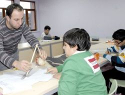 Bahar Rehaveti Öğrencilerde, Arkadaş Grubuyla Ders Çalışarak Önlenebilir