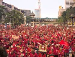 Tayland'da, 200 Bin 'Kırmızı Gömlekli' Meydana İnecek