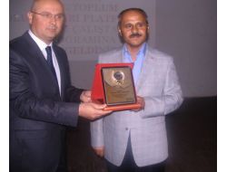 Salihli Eğitim Gönüllüleri Derneği, Yılın En Başarılı Okulunu Ödüllendirdi