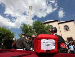 Kırıkkale Şehidine Ağlıyor!