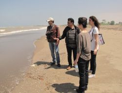 Karasu'daki Kıyı Erozyonuyla İlgili Akademisyenler Çalışmalarını Sürdürüyor