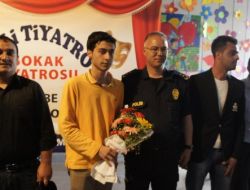 Çevik Kuvvet Tiyatro Ekibi, Aziziye Koleji'nde Oyunlarını Sergiledi